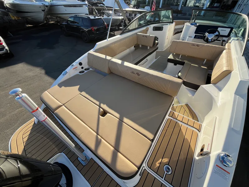 Slide: The Image of Sea Ray SDX 250 Outboard 2026 - 5