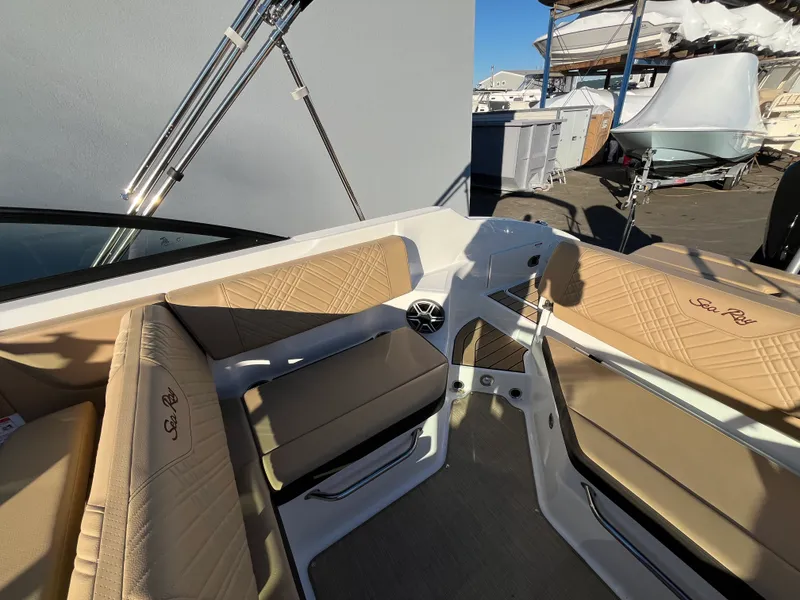 Slide: The Image of Sea Ray SDX 250 Outboard 2026 - 7