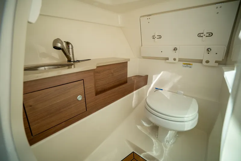 Slide: The Image of Boston Whaler 280 Vantage 2026 - 21