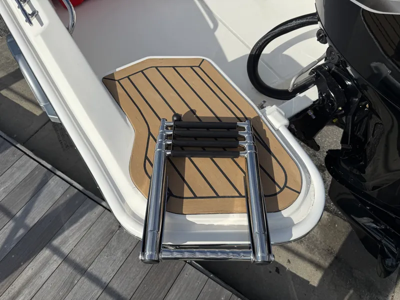 Slide: The Image of Boston Whaler 160 Super Sport 2026 - 4