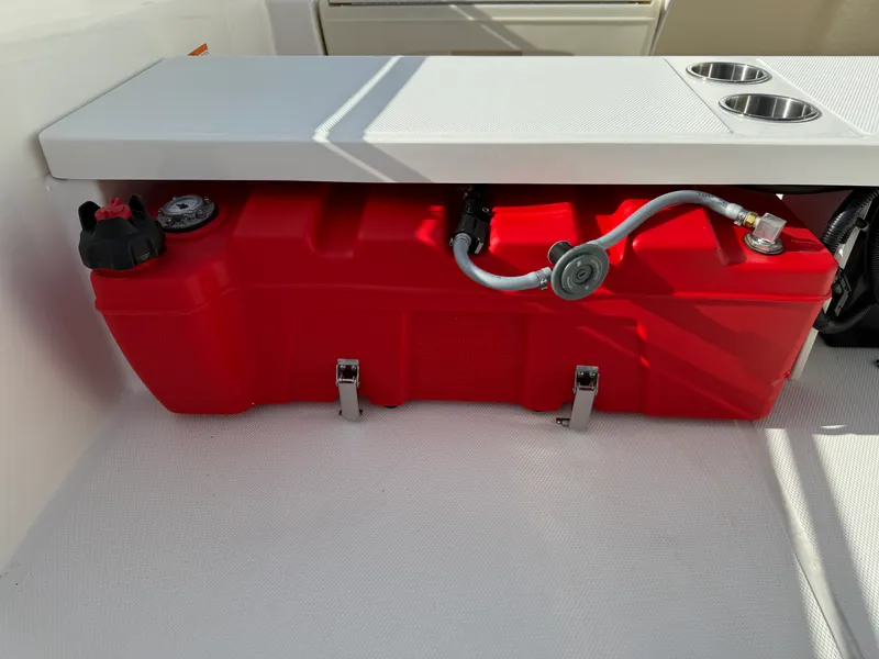 Slide: The Image of Boston Whaler 160 Super Sport 2026 - 6