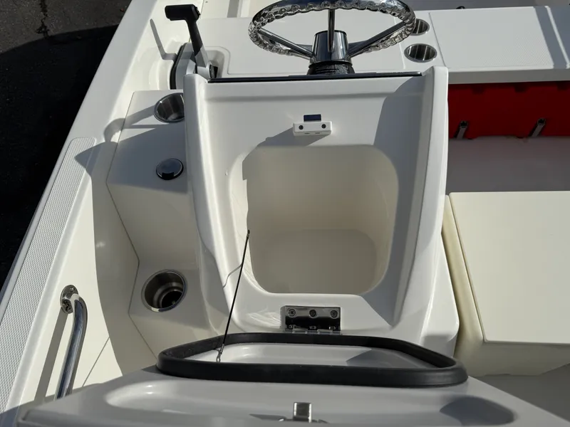 Slide: The Image of Boston Whaler 160 Super Sport 2026 - 8