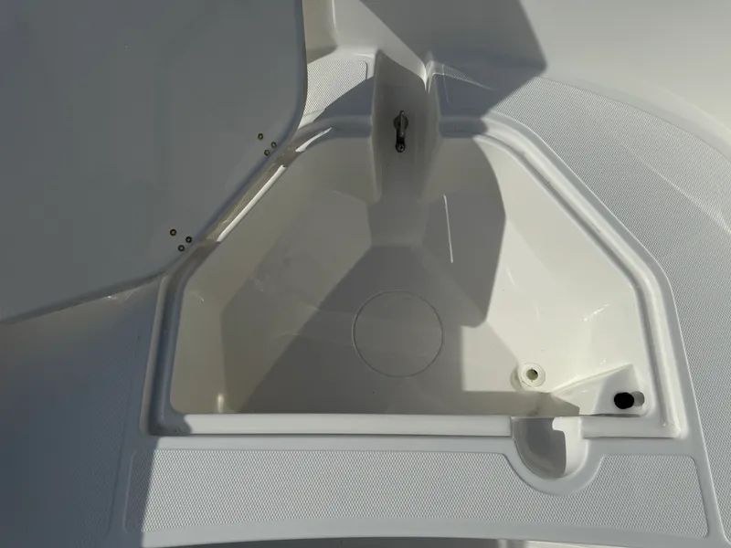 Slide: The Image of Boston Whaler 160 Super Sport 2026 - 9