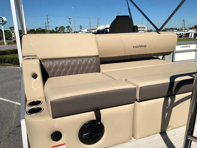 Slide: The Image of Harris Cruiser 230 2026 - 10