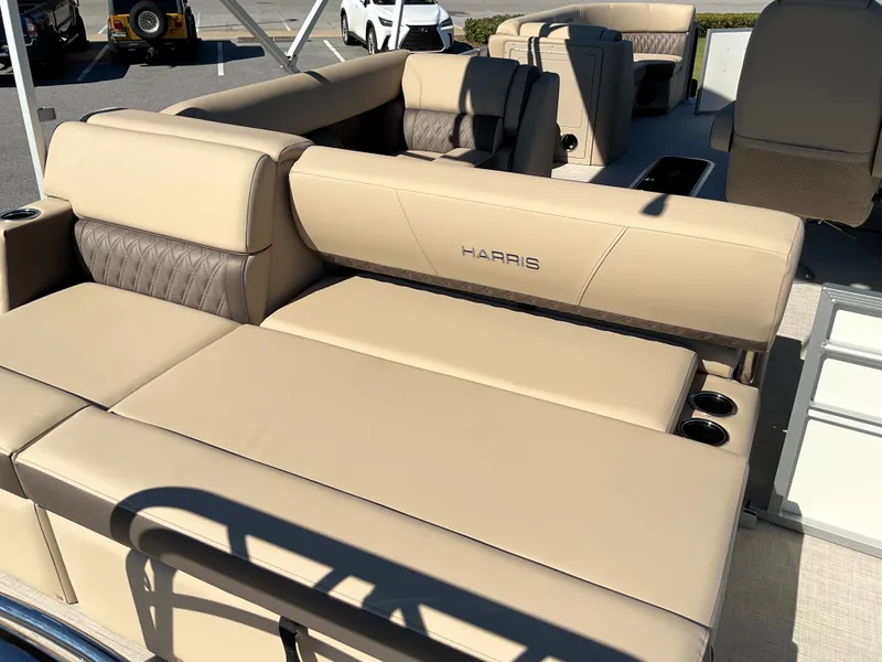 Slide: The Image of Harris Cruiser 230 2026 - 12