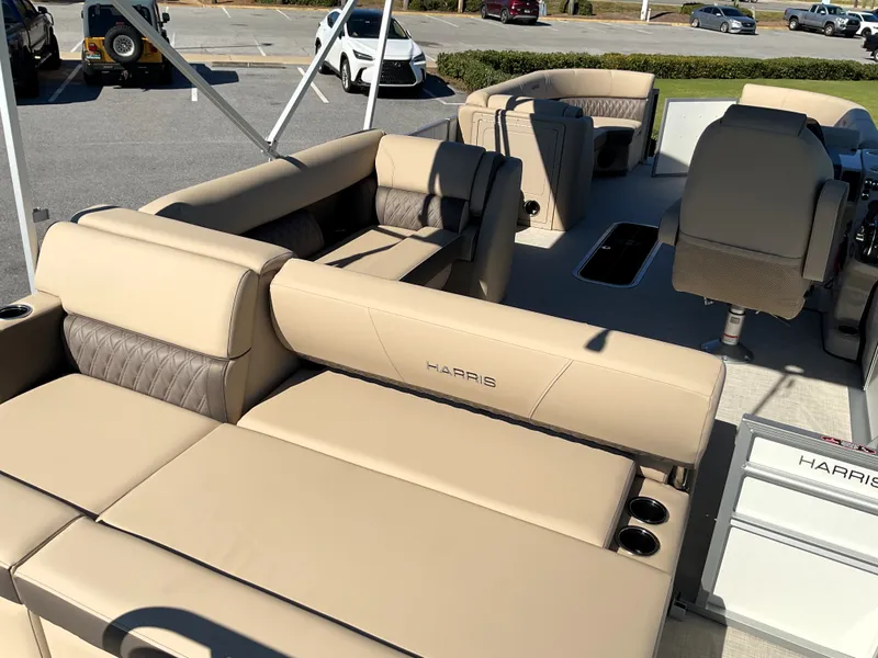 Slide: The Image of Harris Cruiser 230 2026 - 13