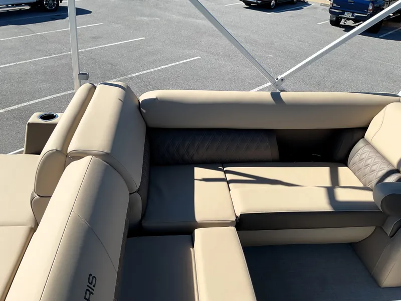 Slide: The Image of Harris Cruiser 230 2026 - 15