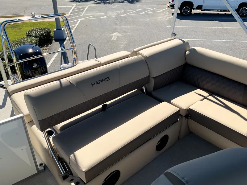 Slide: The Image of Harris Cruiser 230 2026 - 16