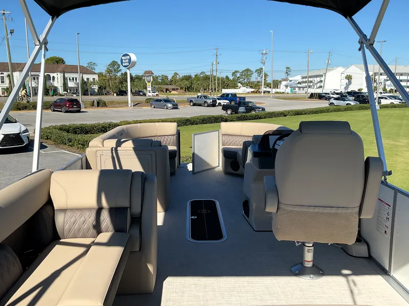 Slide: The Image of Harris Cruiser 230 2026 - 19