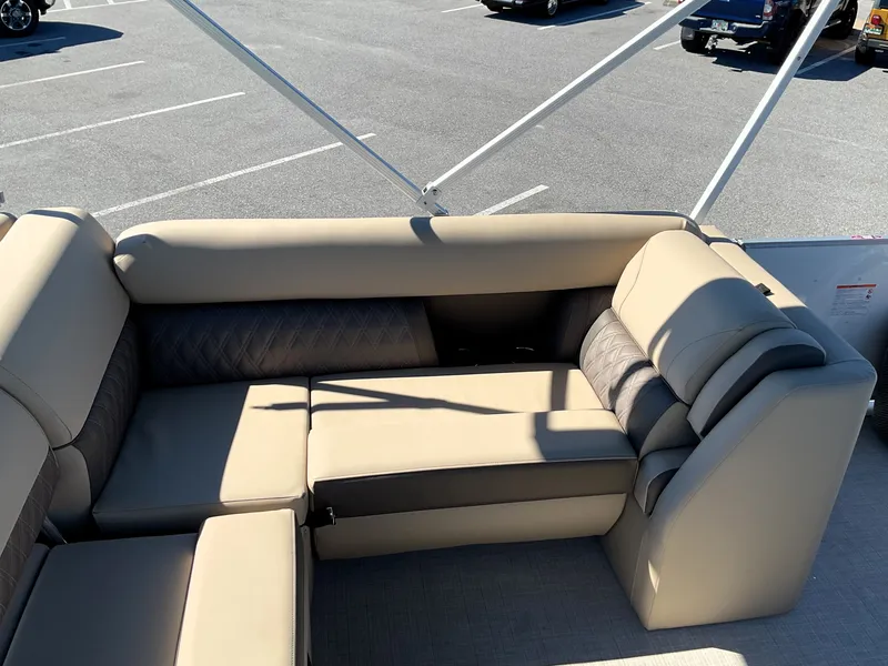 Slide: The Image of Harris Cruiser 230 2026 - 20