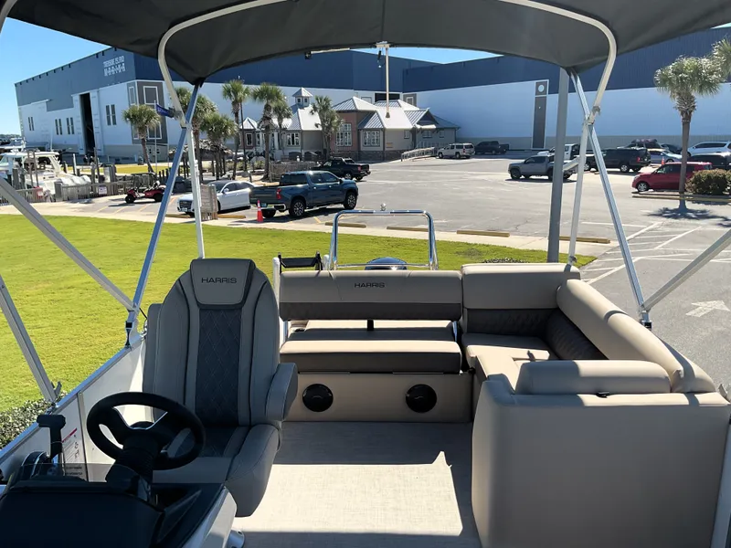 Slide: The Image of Harris Cruiser 230 2026 - 23