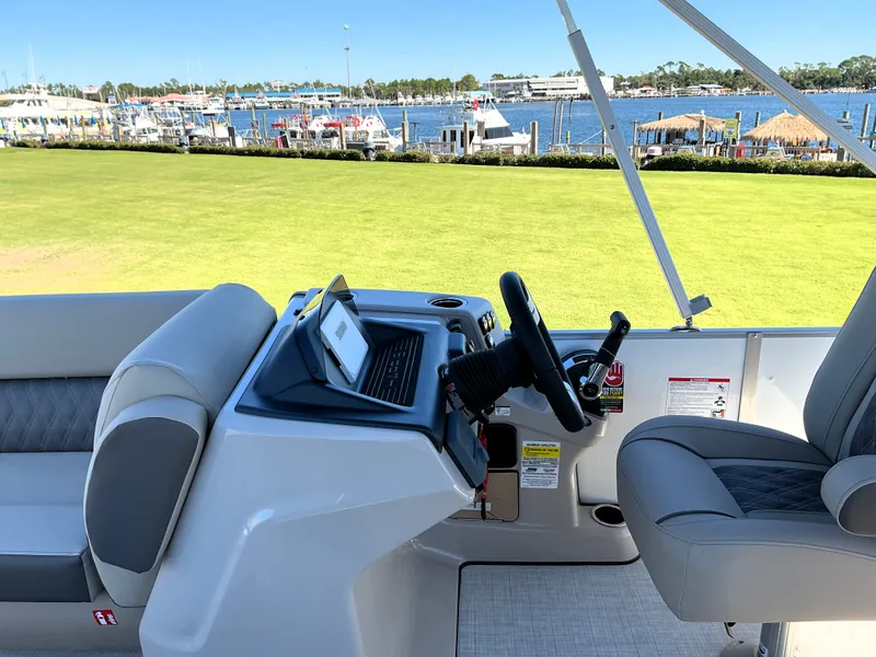 Slide: The Image of Harris Cruiser 230 2026 - 24