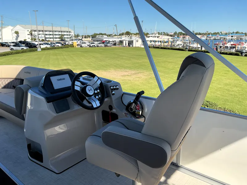 Slide: The Image of Harris Cruiser 230 2026 - 28