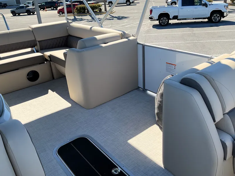 Slide: The Image of Harris Cruiser 230 2026 - 29