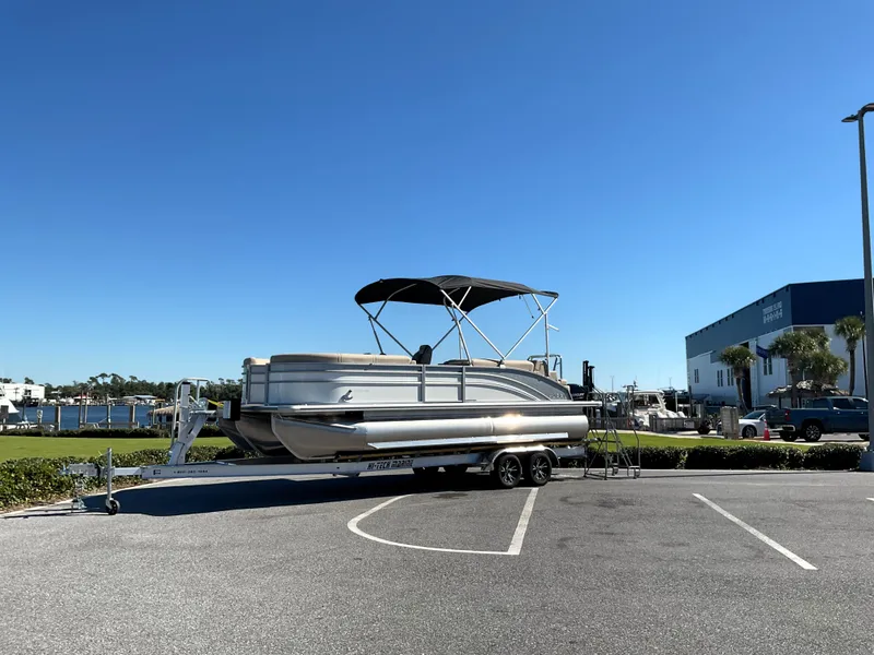 Slide: The Image of Harris Cruiser 230 2026 - 3