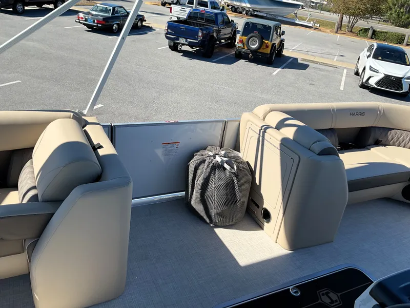 Slide: The Image of Harris Cruiser 230 2026 - 30