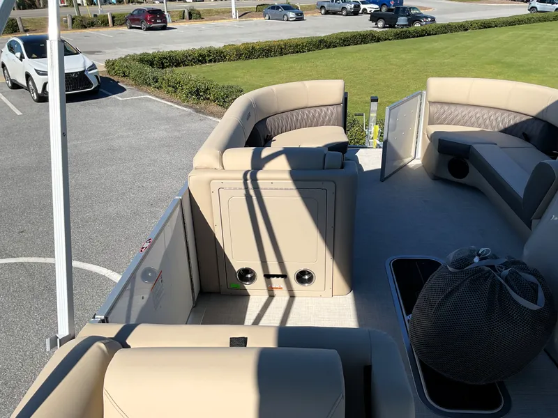 Slide: The Image of Harris Cruiser 230 2026 - 31