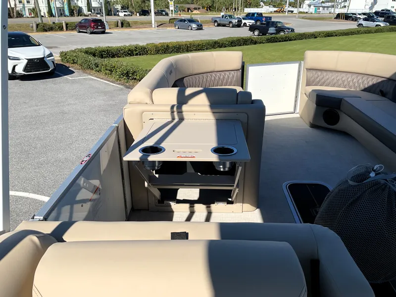 Slide: The Image of Harris Cruiser 230 2026 - 32