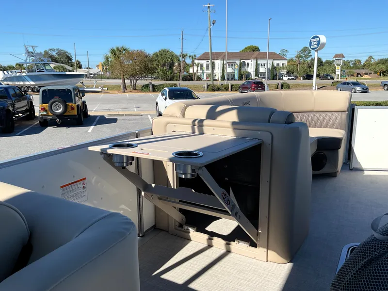 Slide: The Image of Harris Cruiser 230 2026 - 33