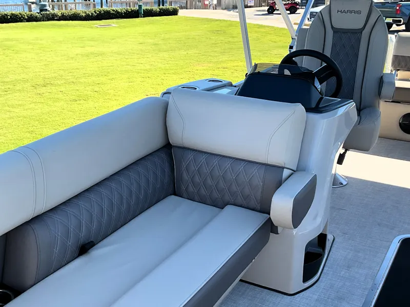 Slide: The Image of Harris Cruiser 230 2026 - 38