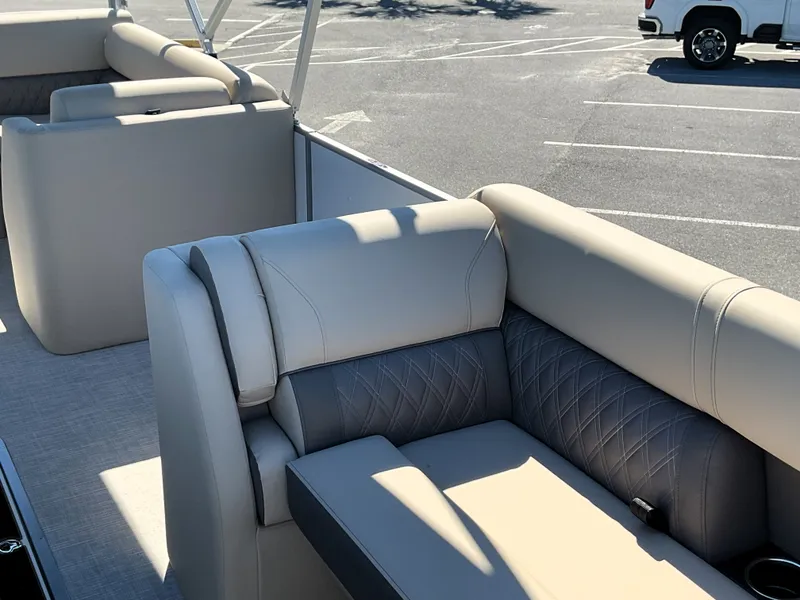 Slide: The Image of Harris Cruiser 230 2026 - 42