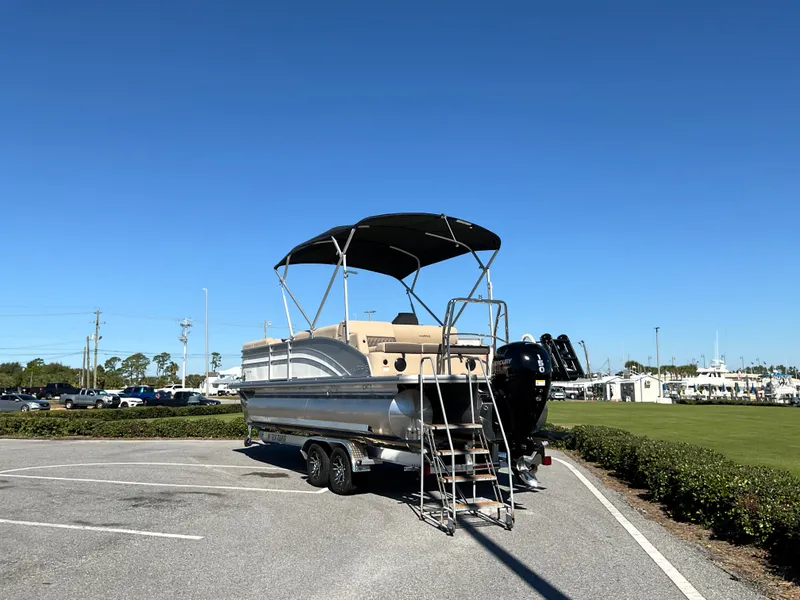 Slide: The Image of Harris Cruiser 230 2026 - 7