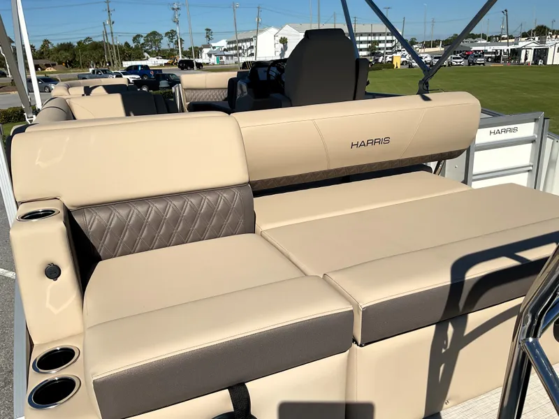 Slide: The Image of Harris Cruiser 230 2026 - 9