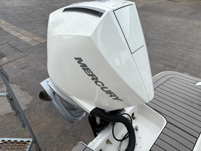 Slide: The Image of Sea Ray SDX 230 Outboard 2026 - 1