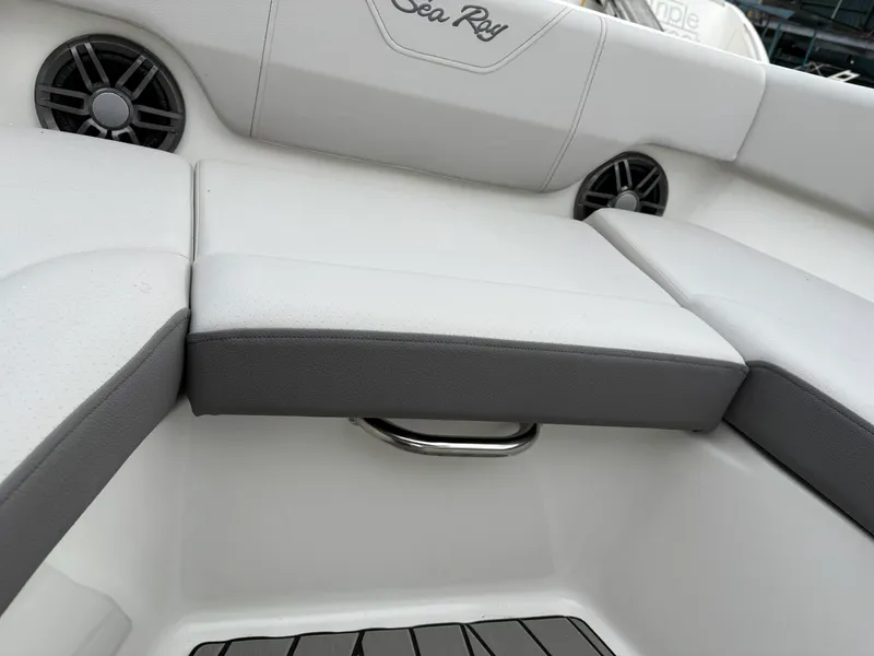 Slide: The Image of Sea Ray SDX 230 Outboard 2026 - 19