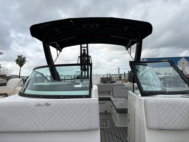 Slide: The Image of Sea Ray SDX 230 Outboard 2026 - 20
