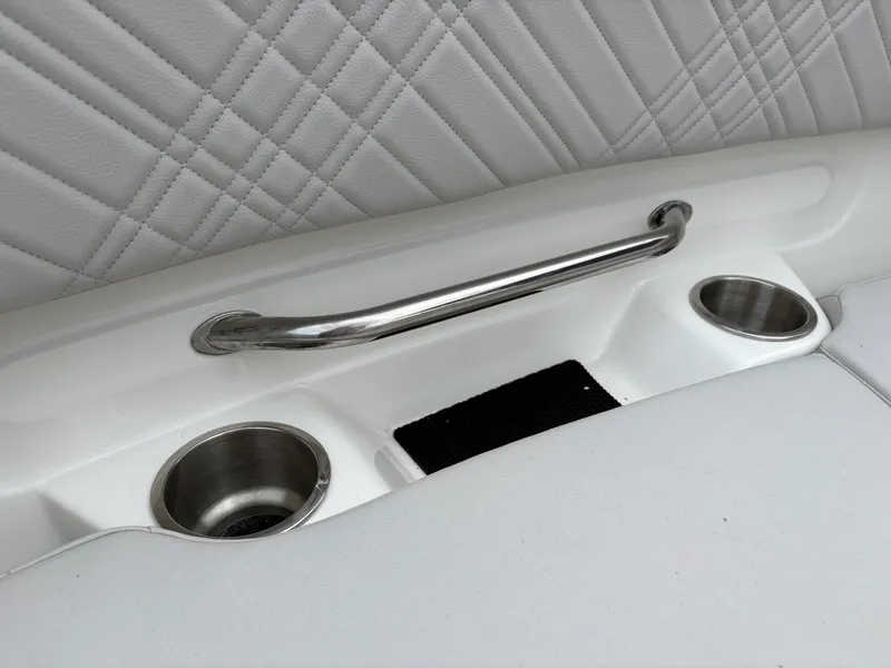 Slide: The Image of Sea Ray SDX 230 Outboard 2026 - 21