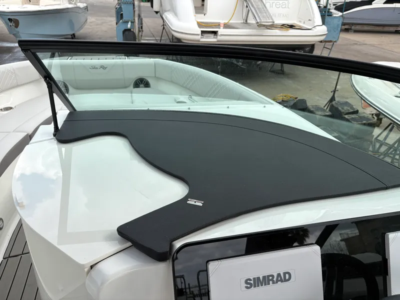 Slide: The Image of Sea Ray SDX 230 Outboard 2026 - 28