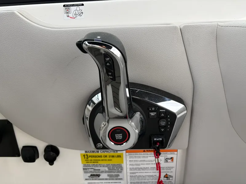 Slide: The Image of Sea Ray SDX 230 Outboard 2026 - 34
