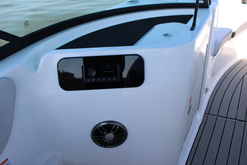 Slide: The Image of Sea Ray SDX 230 Outboard 2026 - 36