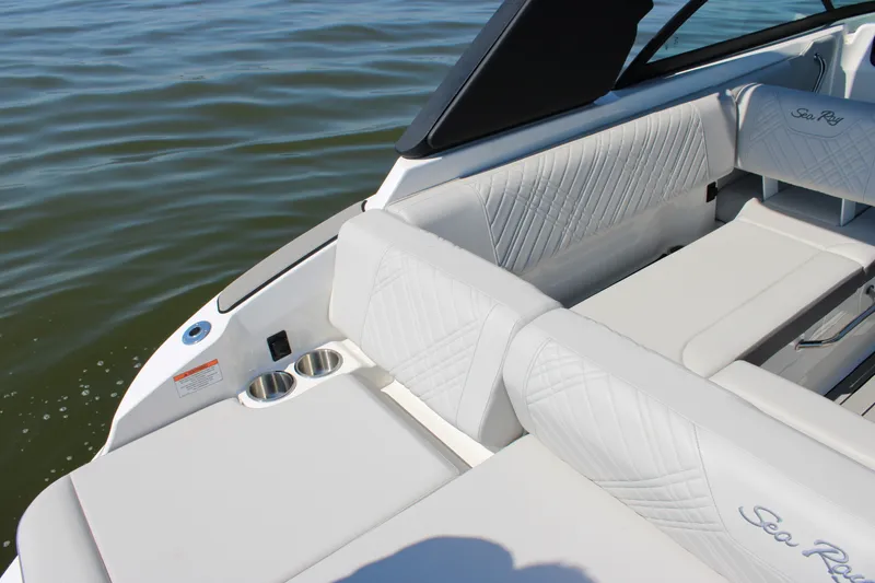 Slide: The Image of Sea Ray SDX 230 Outboard 2026 - 38
