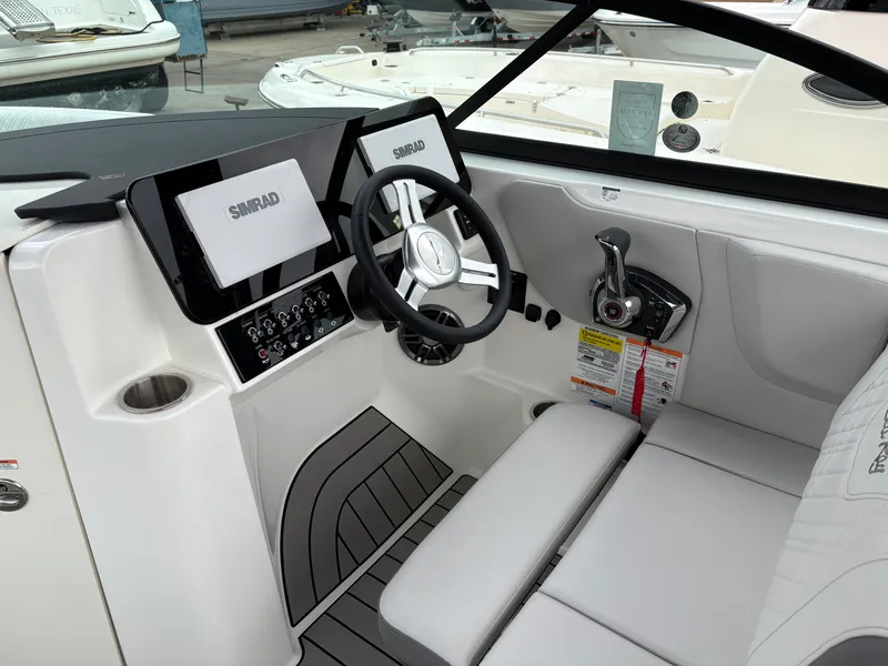 Slide: The Image of Sea Ray SDX 230 Outboard 2026 - 5