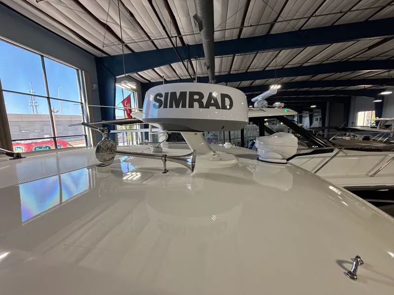 Slide: The Image of Boston Whaler 285 Conquest 2026 - 19