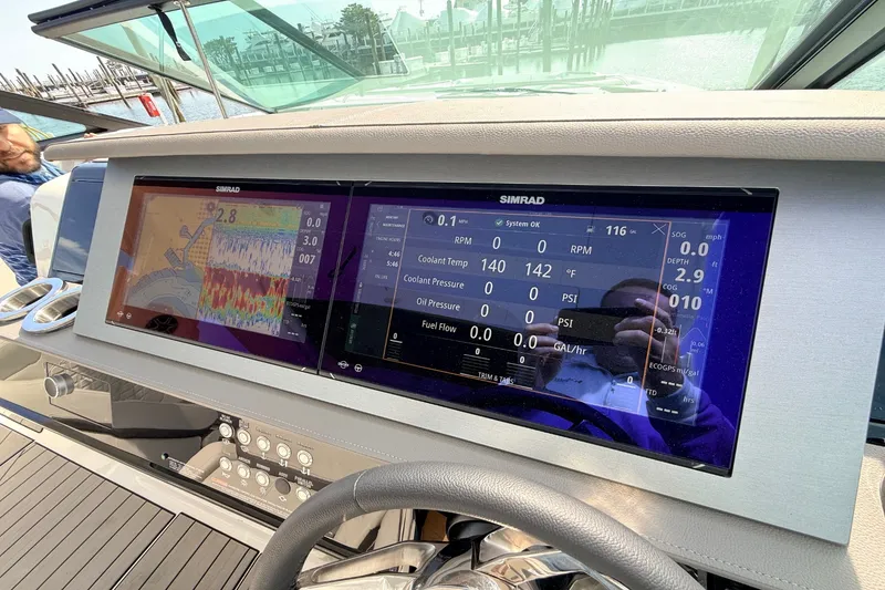 Slide: The Image of Sea Ray SLX 400 Outboard 2026 - 17