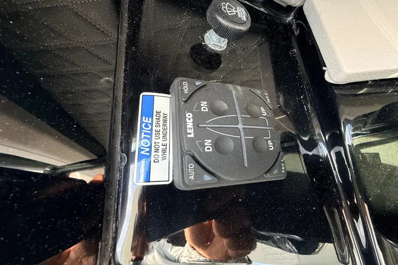 Slide: The Image of Sea Ray SLX 400 Outboard 2026 - 19