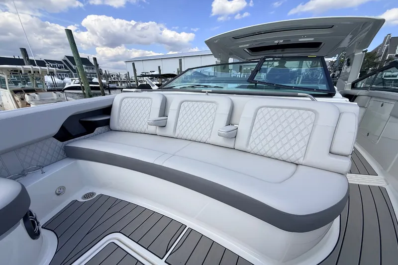 Slide: The Image of Sea Ray SLX 400 Outboard 2026 - 26