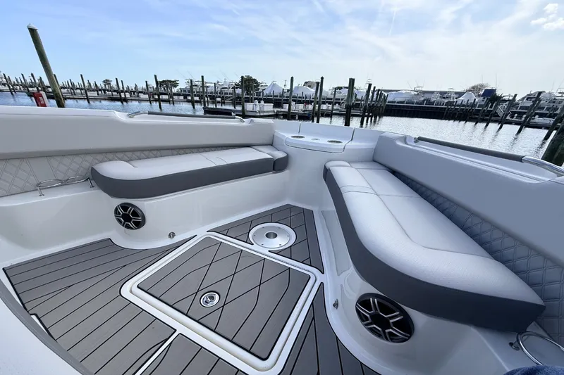 Slide: The Image of Sea Ray SLX 400 Outboard 2026 - 27