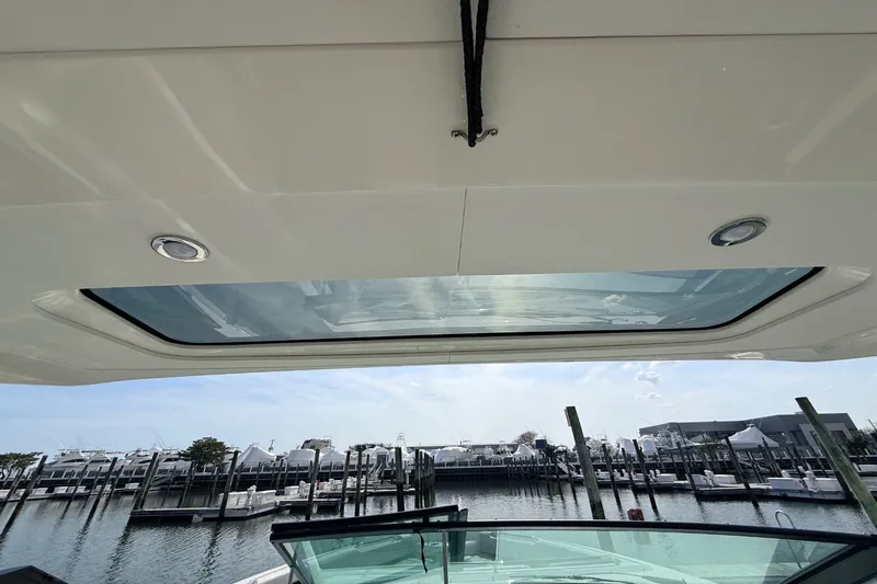Slide: The Image of Sea Ray SLX 400 Outboard 2026 - 28
