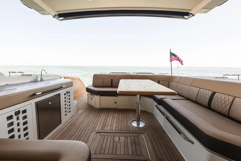 Slide: The Image of Sea Ray SLX 400 Outboard 2026 - 8