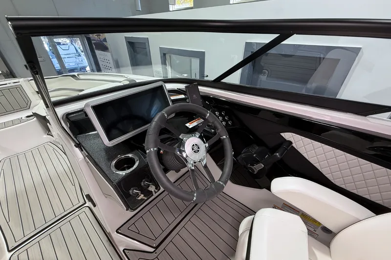 Slide: The Image of Yamaha 252S 2026 - 15