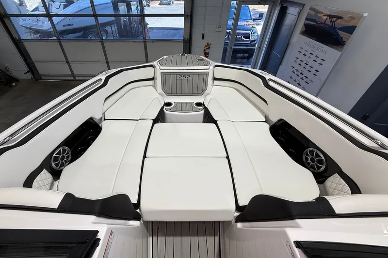 Slide: The Image of Yamaha 252S 2026 - 22