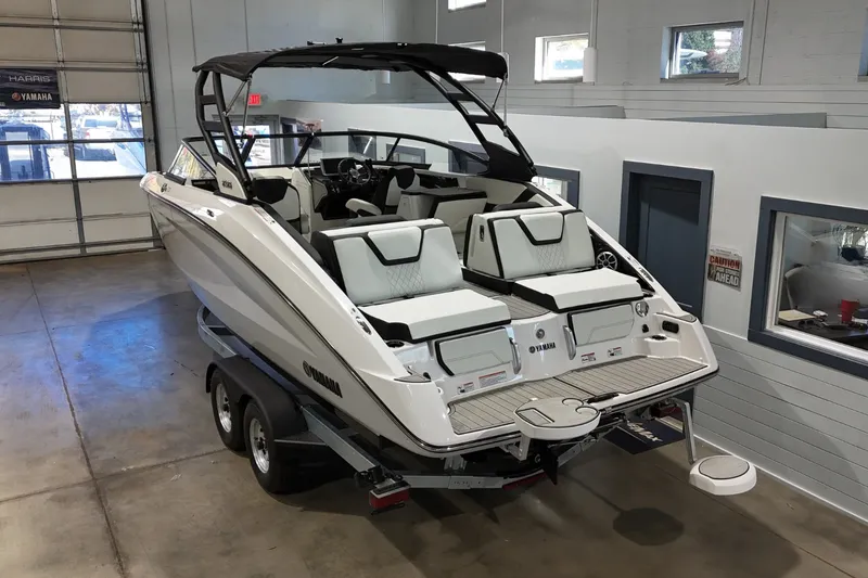 Slide: The Image of Yamaha 252S 2026 - 3