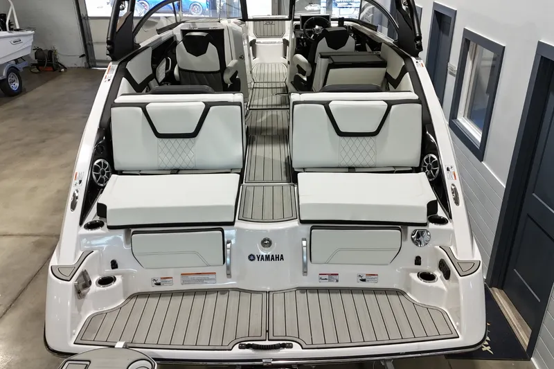 Slide: The Image of Yamaha 252S 2026 - 5