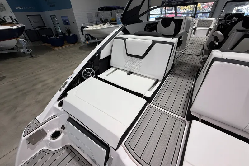 Slide: The Image of Yamaha 252S 2026 - 9