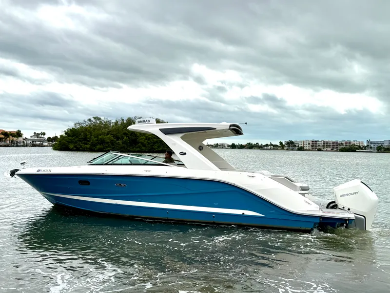 Slide: The Image of Sea Ray SLX 310 OB 2021 - 12