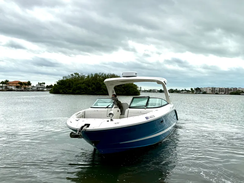 Slide: The Image of Sea Ray SLX 310 OB 2021 - 17